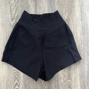 BRAND NEW Patitoff Flow Pet Hair Resistant Crossover Side Pocket Shorts 4"